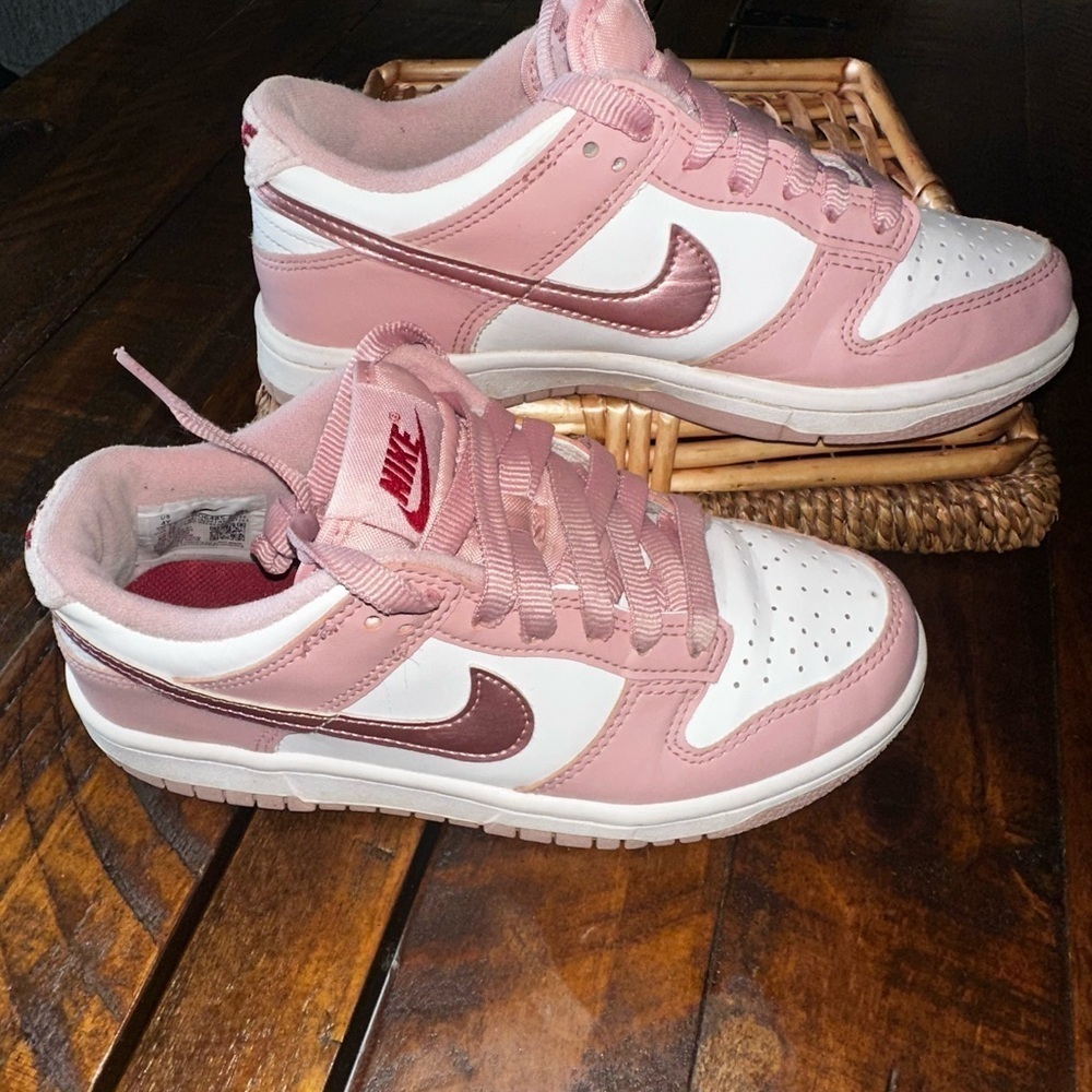 UGC BIG KIDS' NIKE DUNK LOW SNEAKERS Pink Glaze/White/Pomegranate Sz 4Y - Picture 7 of 11